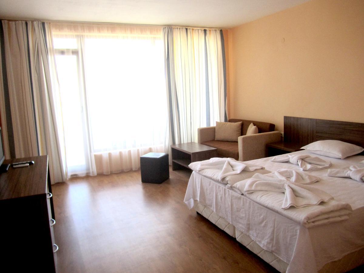 Hotel COOP Central Obzor Buitenkant foto