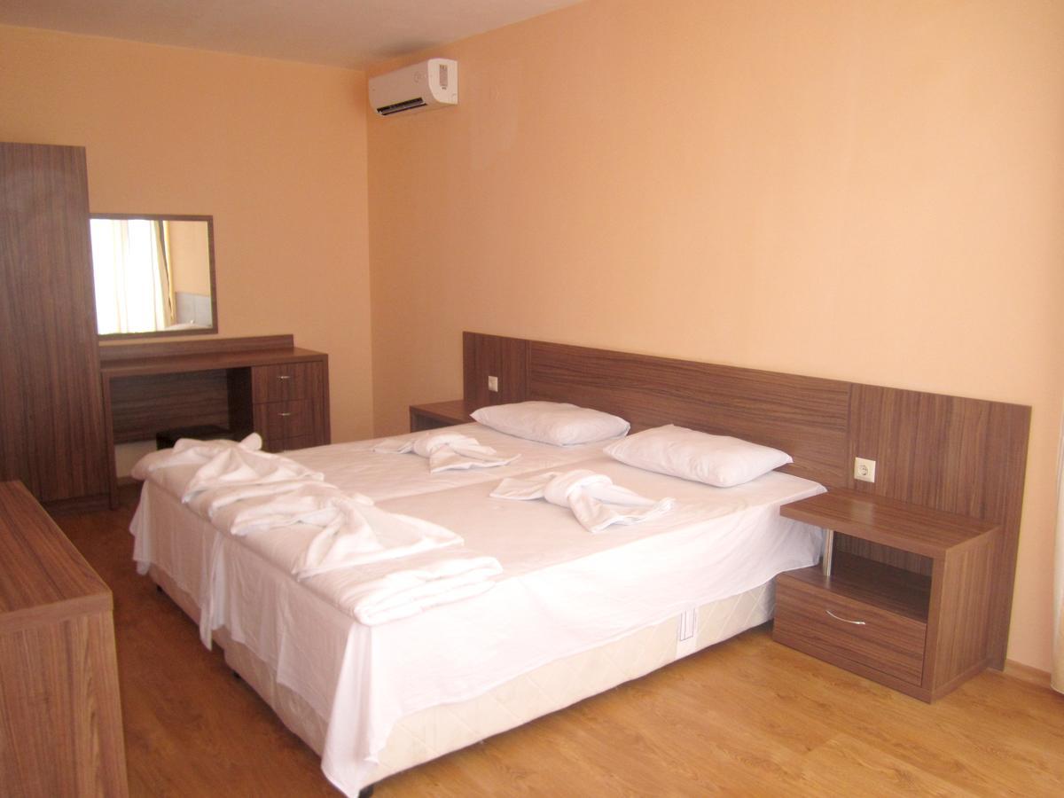 Hotel COOP Central Obzor Buitenkant foto