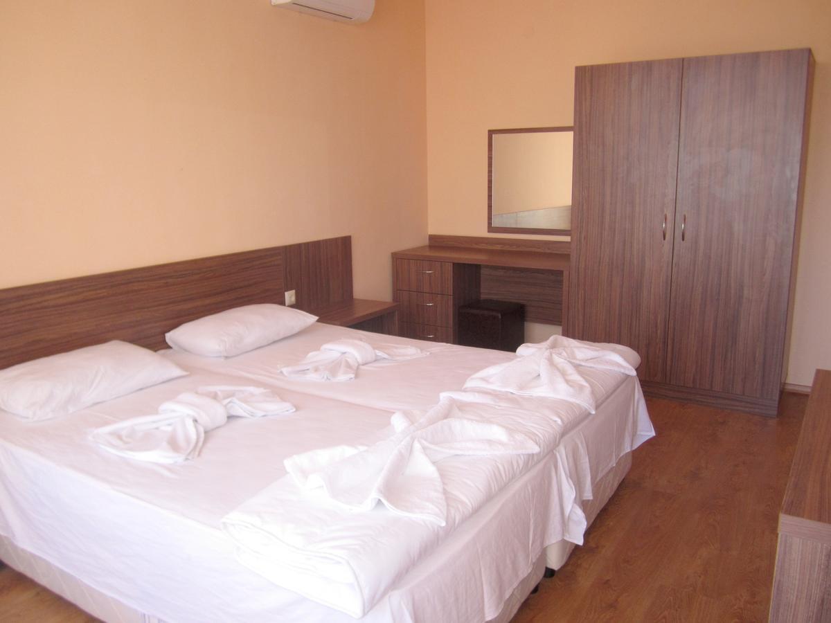Hotel COOP Central Obzor Buitenkant foto
